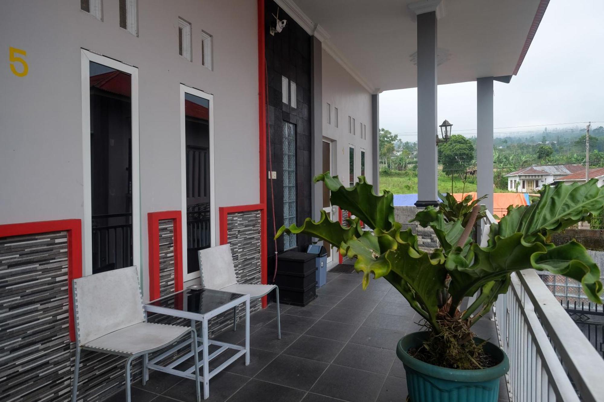 Reddoorz At Jalan Dieng 3 Wonosobo Exterior foto